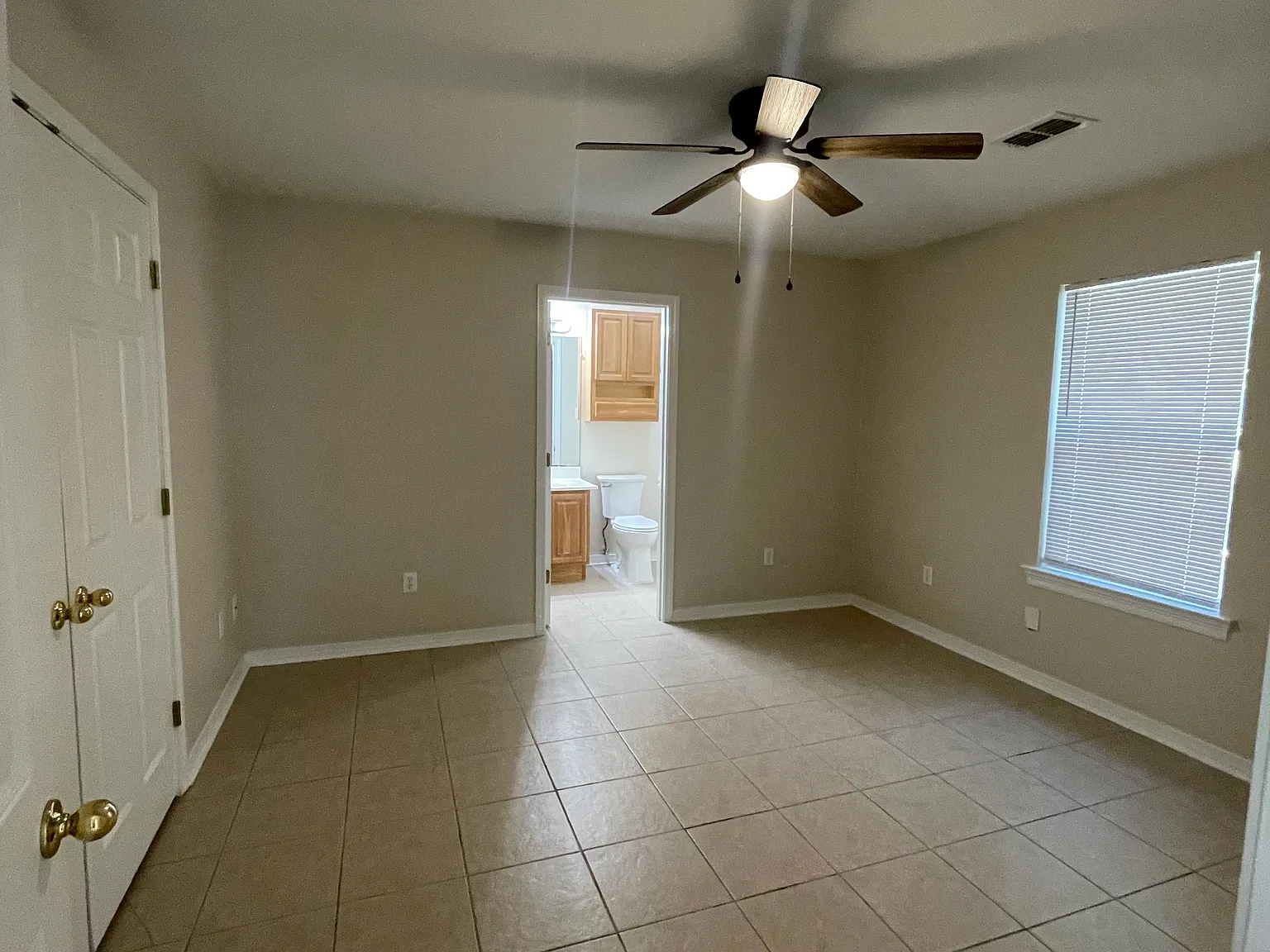2 bed, 1035 sqft, $1,250 — Photo 3