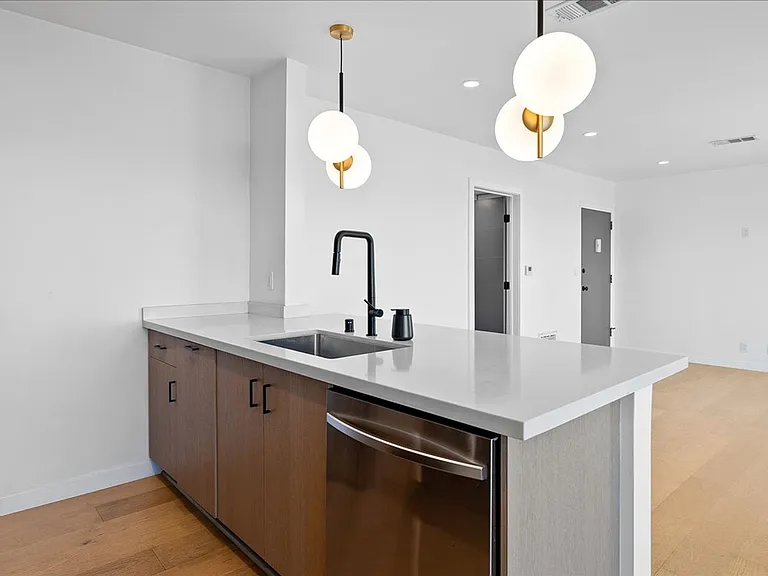 1210 Larrabee St #7 — Photo 6