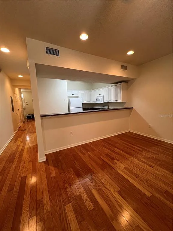 Building Photo - 1569 NW 29th Rd #3
