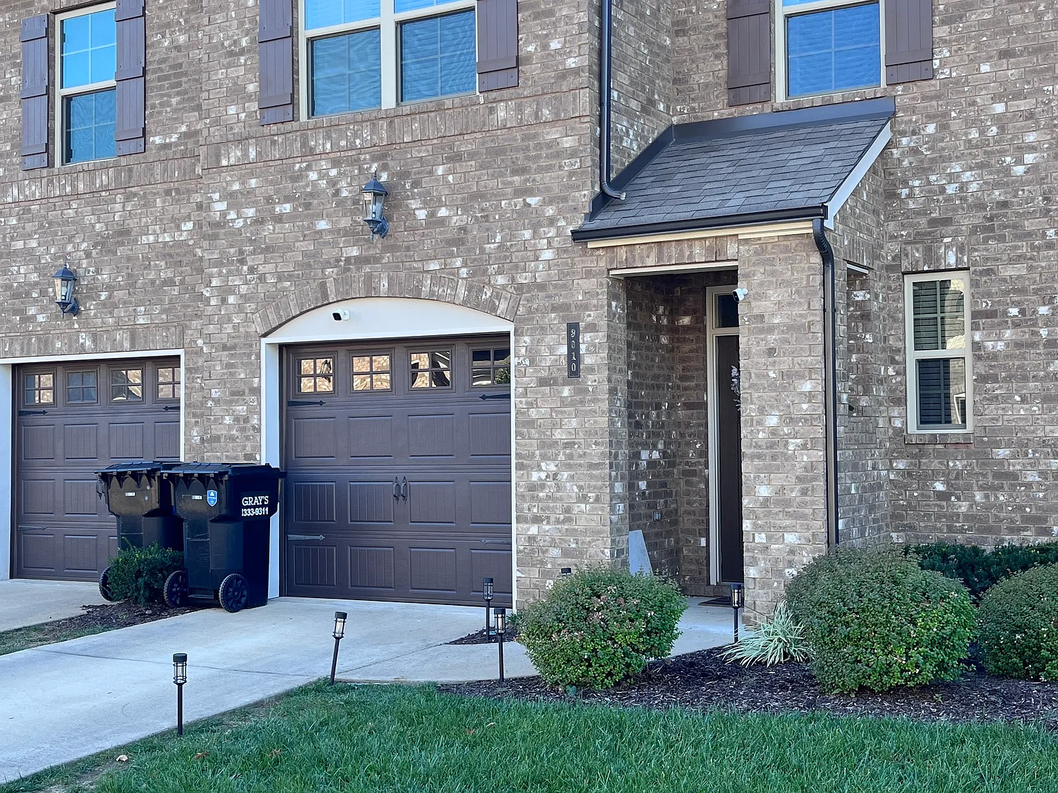 3 bed, 2.5 bath, 1734 sqft, $2,228 — Photo 2