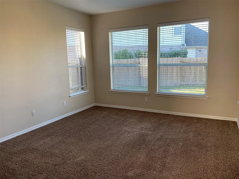 10930 Reston Point Dr — Photo 14