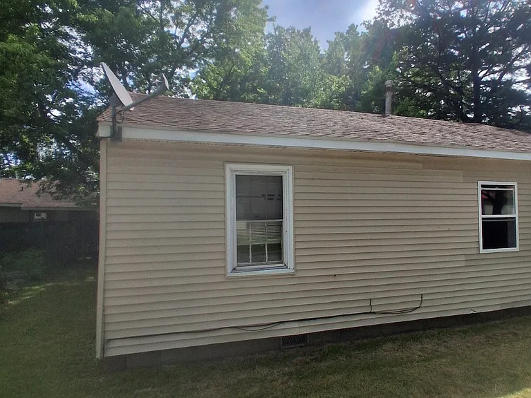 11 B Ln — Photo 2
