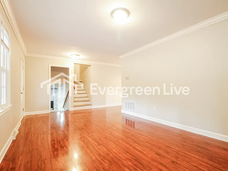 127 Ashdown Dr — Photo 7