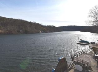 129 Lakemere Dr, Southbury, CT 06488
