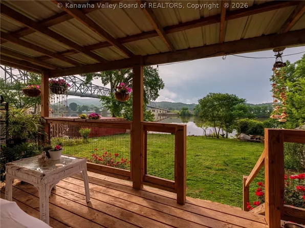 120 Whittbury Ln, Red House, WV 25168