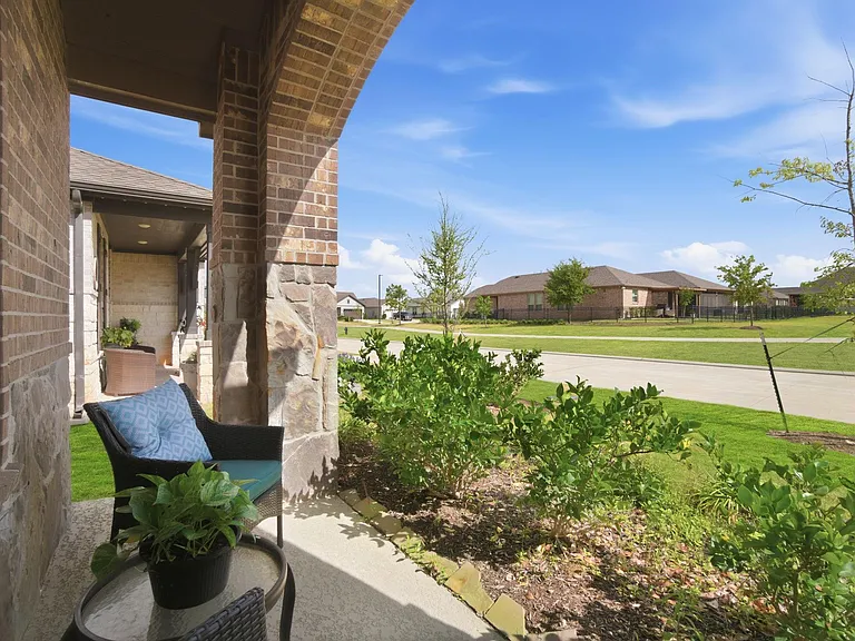9727 Rockwell Dr — Photo 4