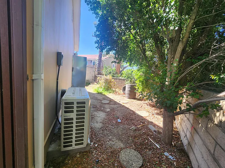 9807 Peach Ave — Photo 15