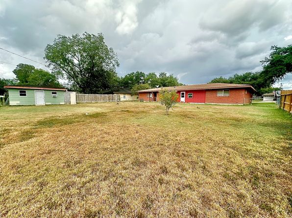 1316 Northwood St, Alice, TX 78332