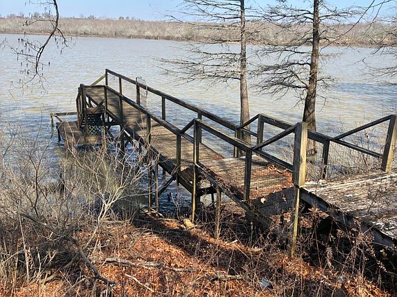 5th image of 137 John Rd