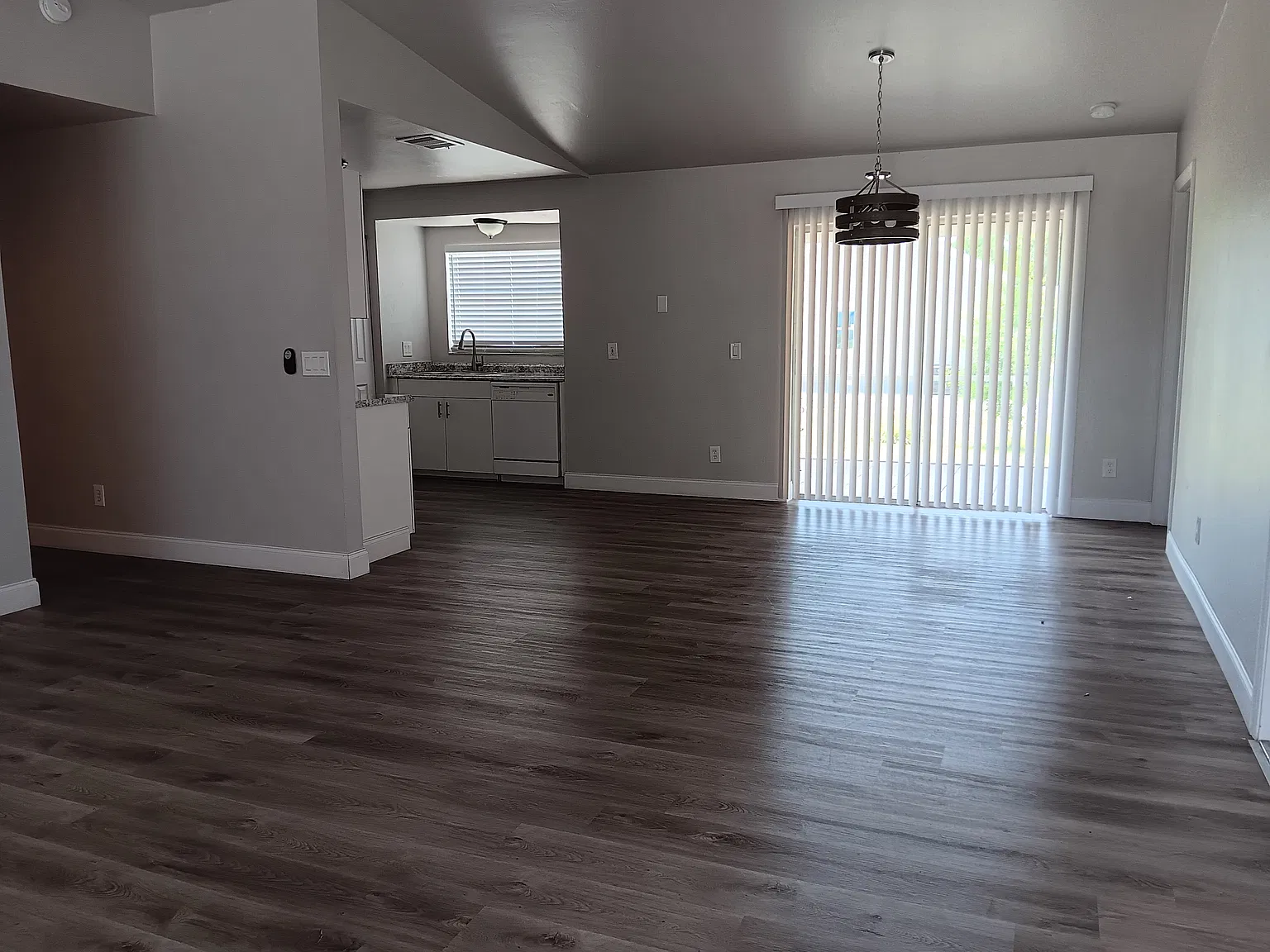 3 bed, 1053 sqft, $1,800 — Photo 4