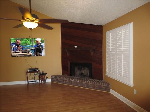 2nd image of 5121 Dueling Oaks Dr
