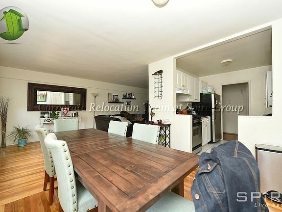 4th image of 3060 Crescent St APT 3A