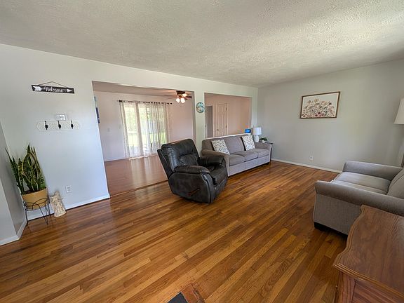 3rd image of 413 Hall Ave