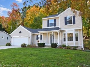 2250 Chelsea Dr NE, Grand Rapids, MI 49505