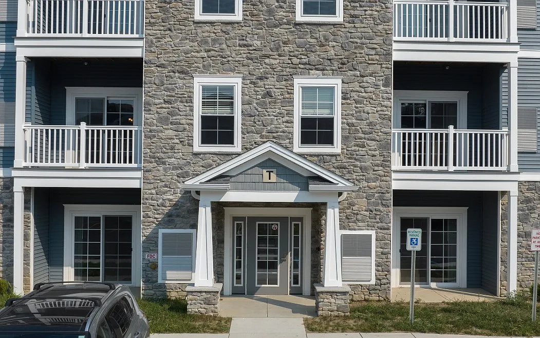 Eagle Ridge Commons — Photo 3