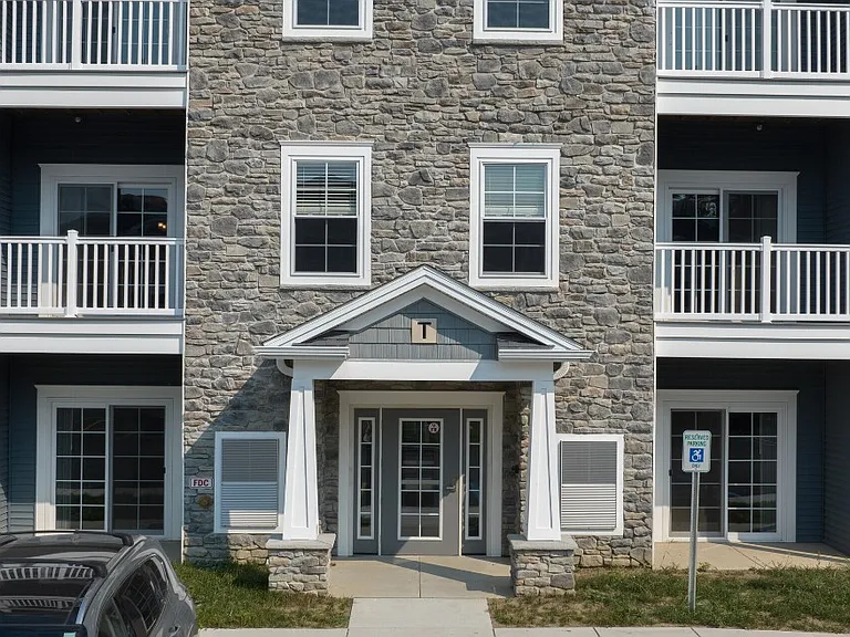 Eagle Ridge Commons — Photo 3
