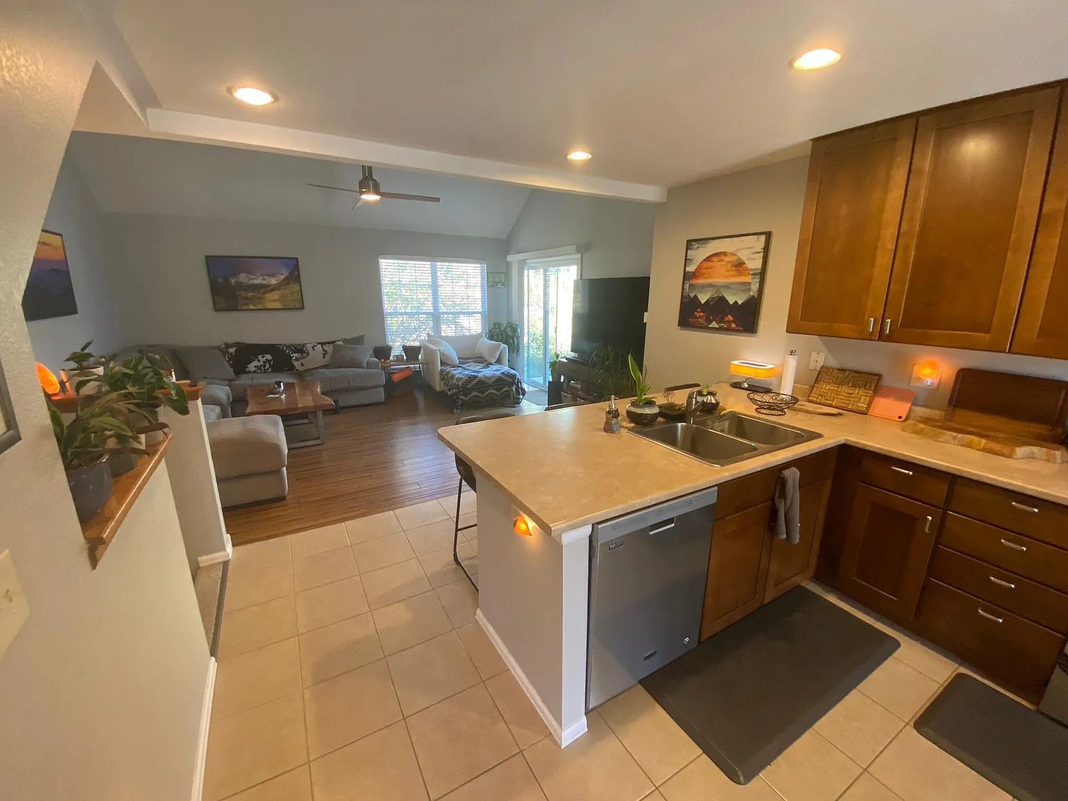 3 bed, 1620 sqft, $3,200 — Photo 3
