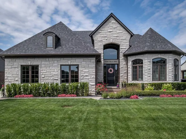 54581 Black Hills Ln, Shelby Township, MI 48316