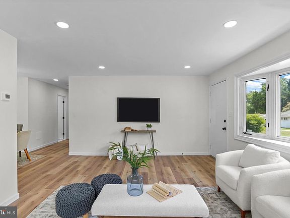 5th image of 5624 Knell Ave