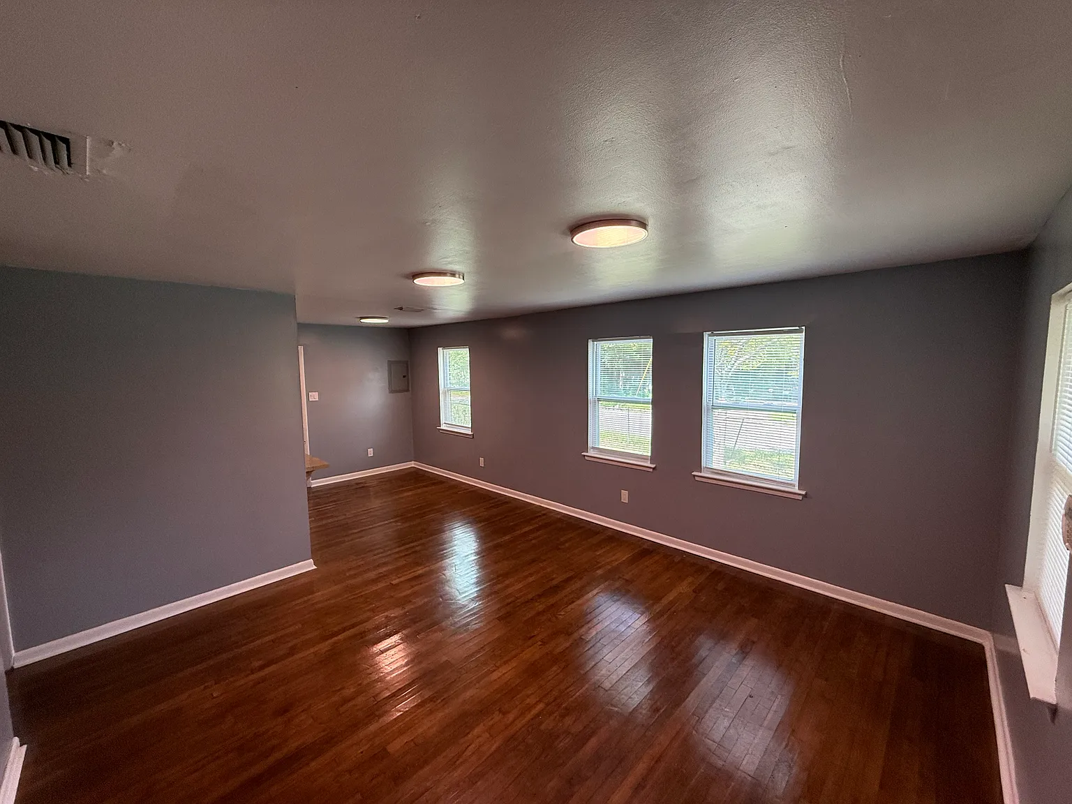 3 bed, 1100 sqft, $1,400 — Photo 2