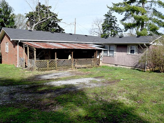 3rd image of 105 Arnold Ln
