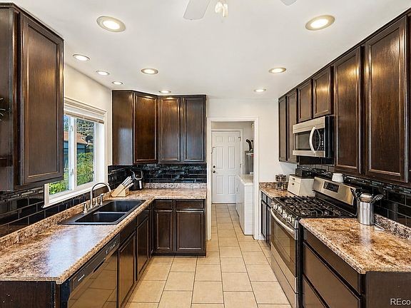 3rd image of 931 S Canosa Court