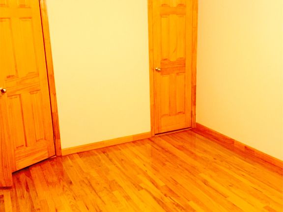 3rd image of 7551 Utopia Pkwy