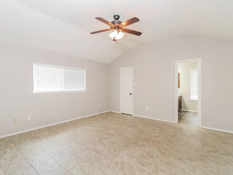 2301 Fall Ct — Photo 10