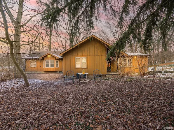 27975 Alycekay St, Farmington Hills, MI 48334