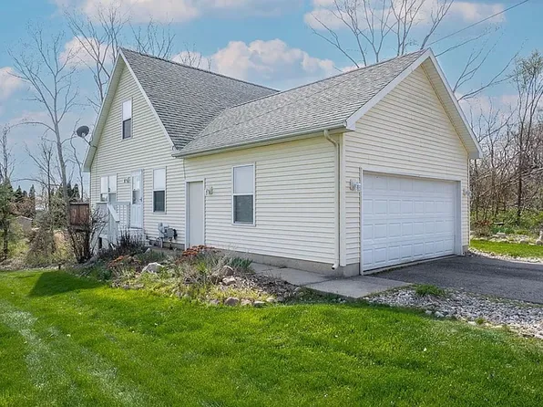 14235 Northmoor Dr, Cement City, MI 49233