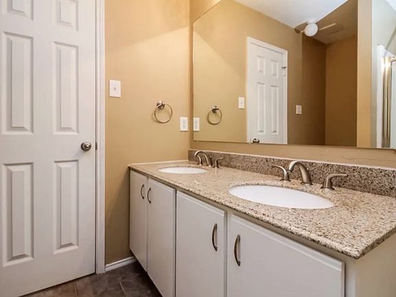 5th image of 1121 Rosemary Dr #1