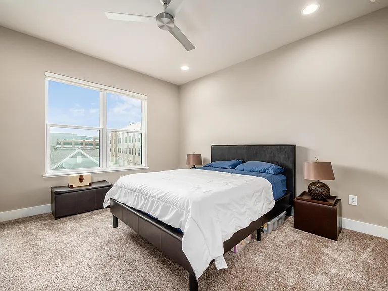 Guest bedroom, 2nd floor