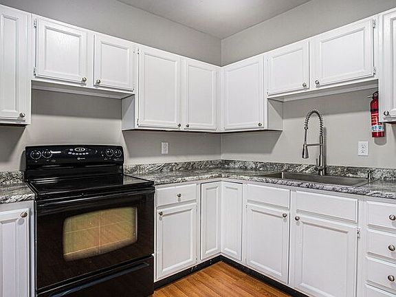 2nd image of 940 W Lovell St APT 3