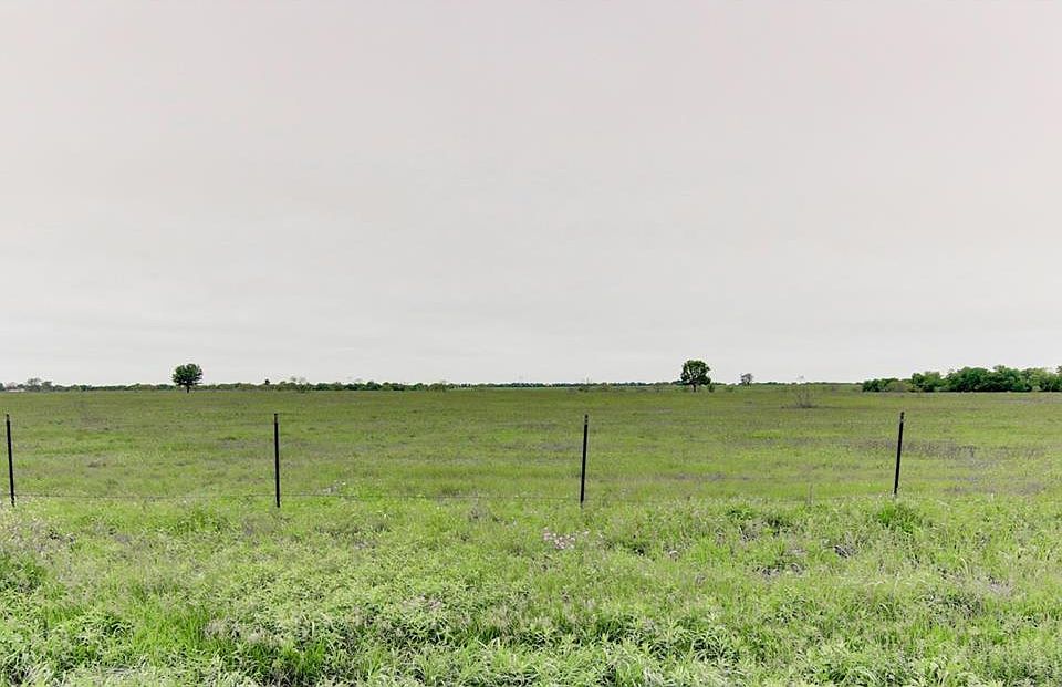 2nd image of 941 Peacock Ln
