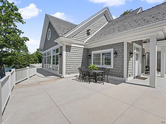 4th image of 62 E Lake Rd