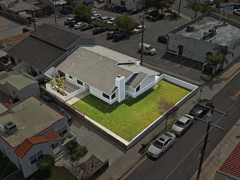 24420 Alliene Ave — Photo 30