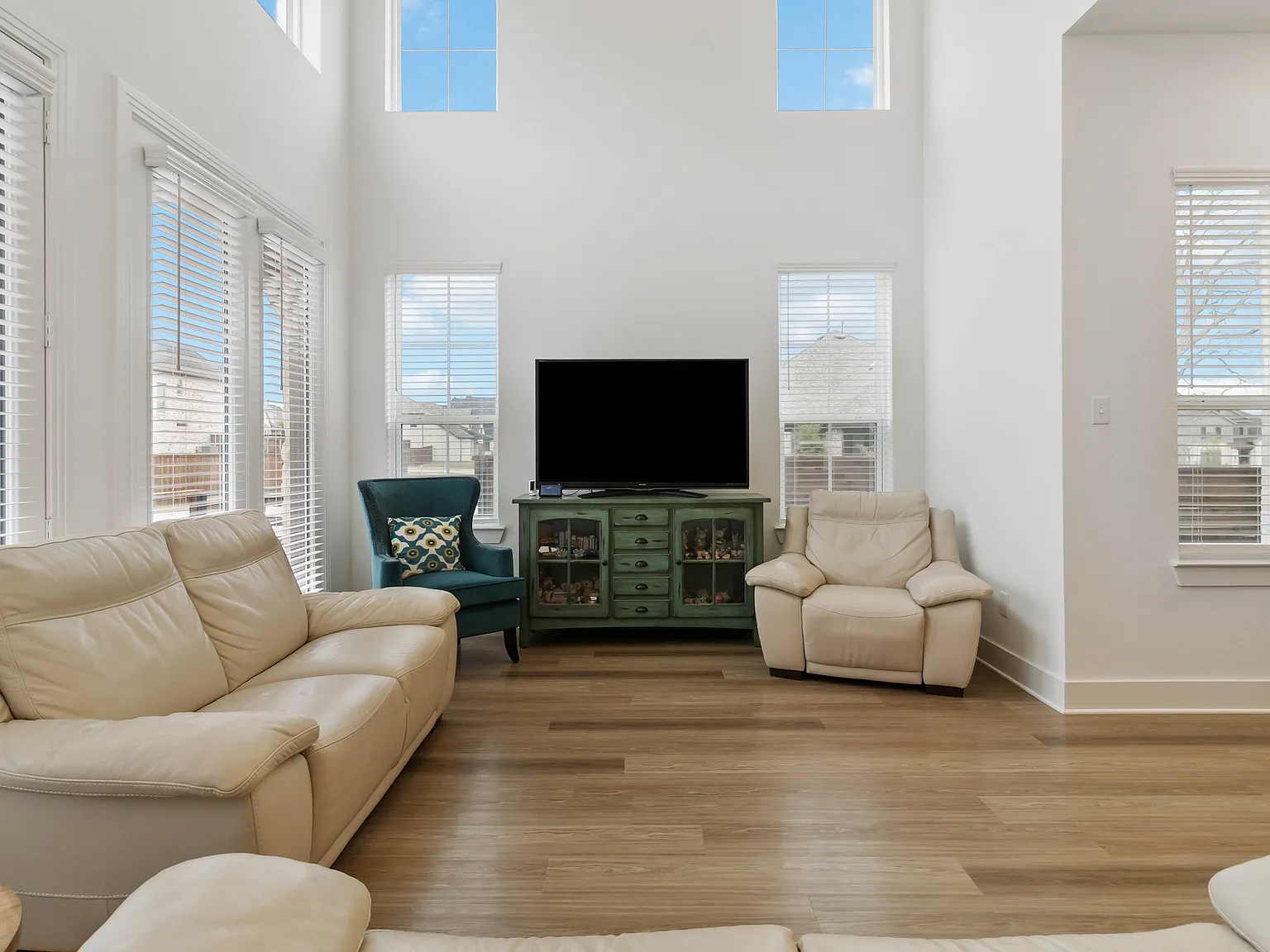 3 bed, 1795 sqft, $3,100 — Photo 4