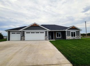 3332 SE 22nd St, Topeka, KS 66605