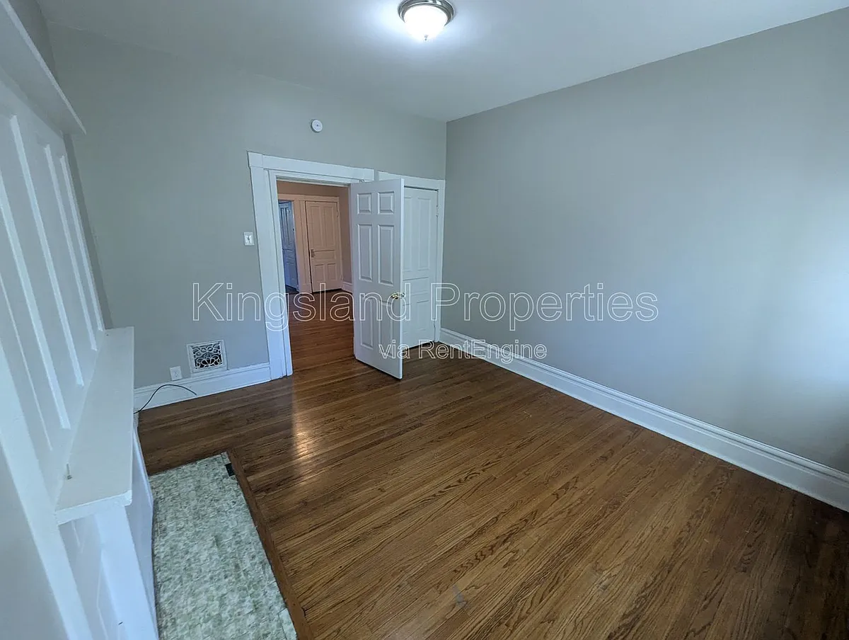 Building Photo - 3020 Texas Ave #2F