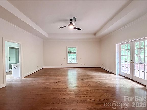 3rd image of 318 Valley Stream Rd