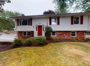 3 Heritage Rd, Bristol, RI 02809