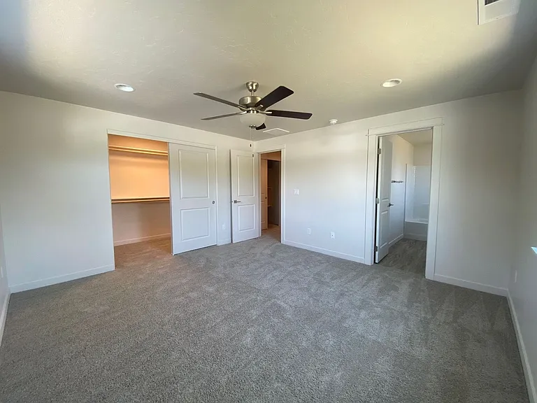 220 W Maple St #B — Photo 8