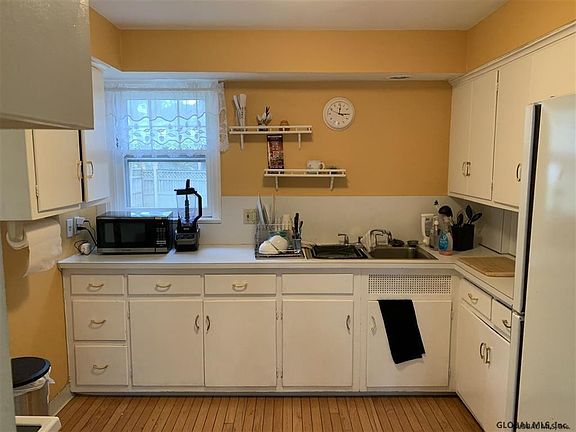 4th image of 139 Winthrop Ave