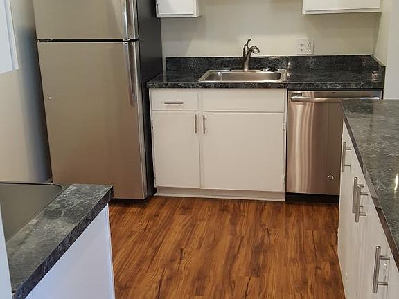 4th image of 2112 Glouchester Dr