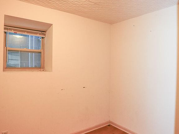 4th image of 1013 N Winchester Ave #Basement