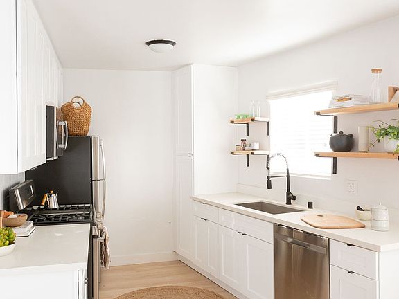 4th image of 162 S Avenue 55 #18