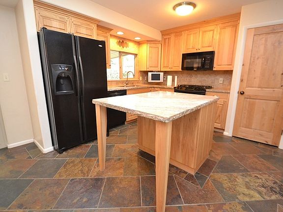 3rd image of 1349 E Mariposa Ave