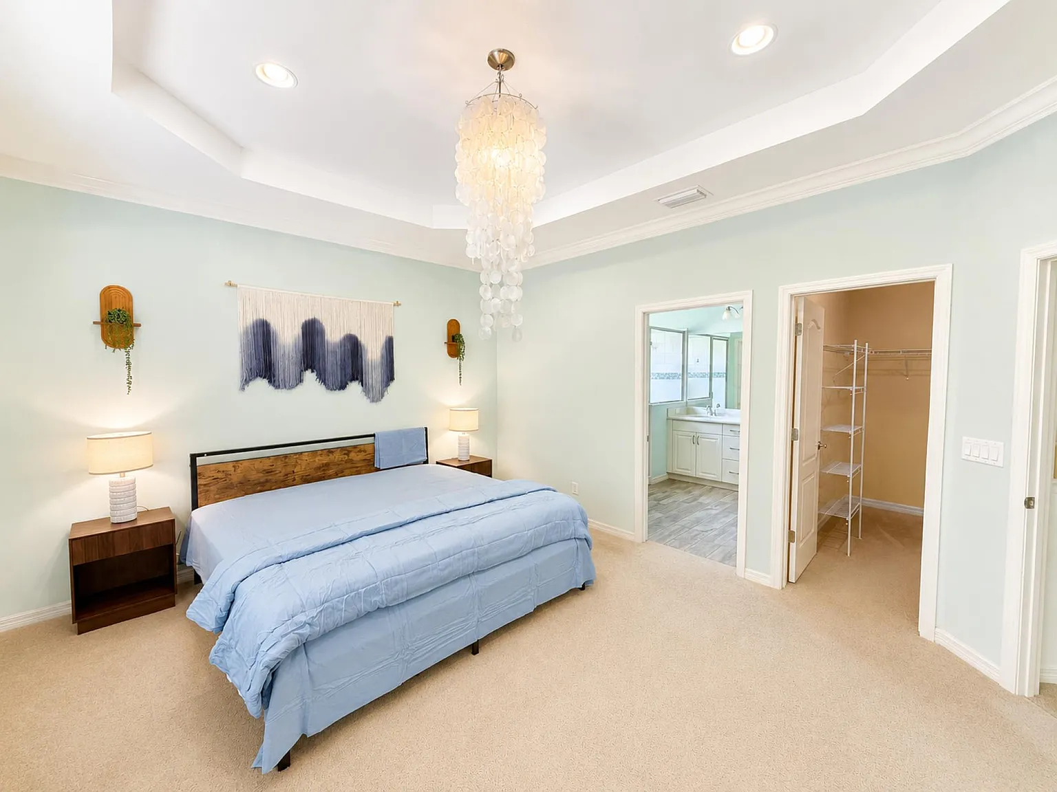 4 bed, 2.0 bath, 1877 sqft, $1,555 — Photo 2