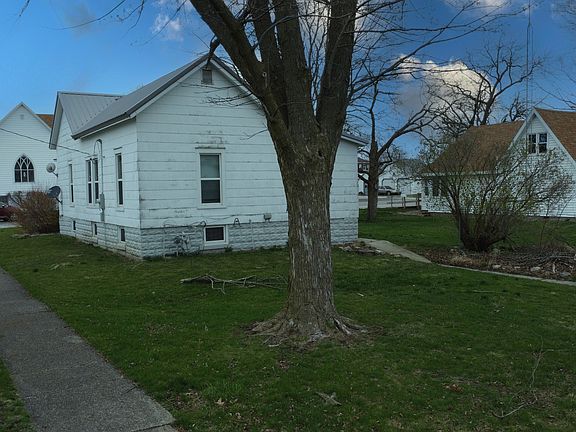 5th image of 224 W Koplin Ave
