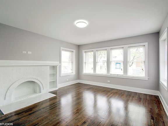 2nd image of 6044 N Fairfield Ave